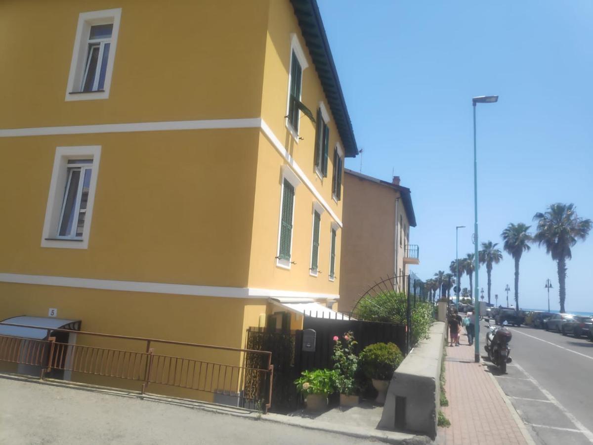 Tuffonelblu Apartman Ventimiglia Kültér fotó
